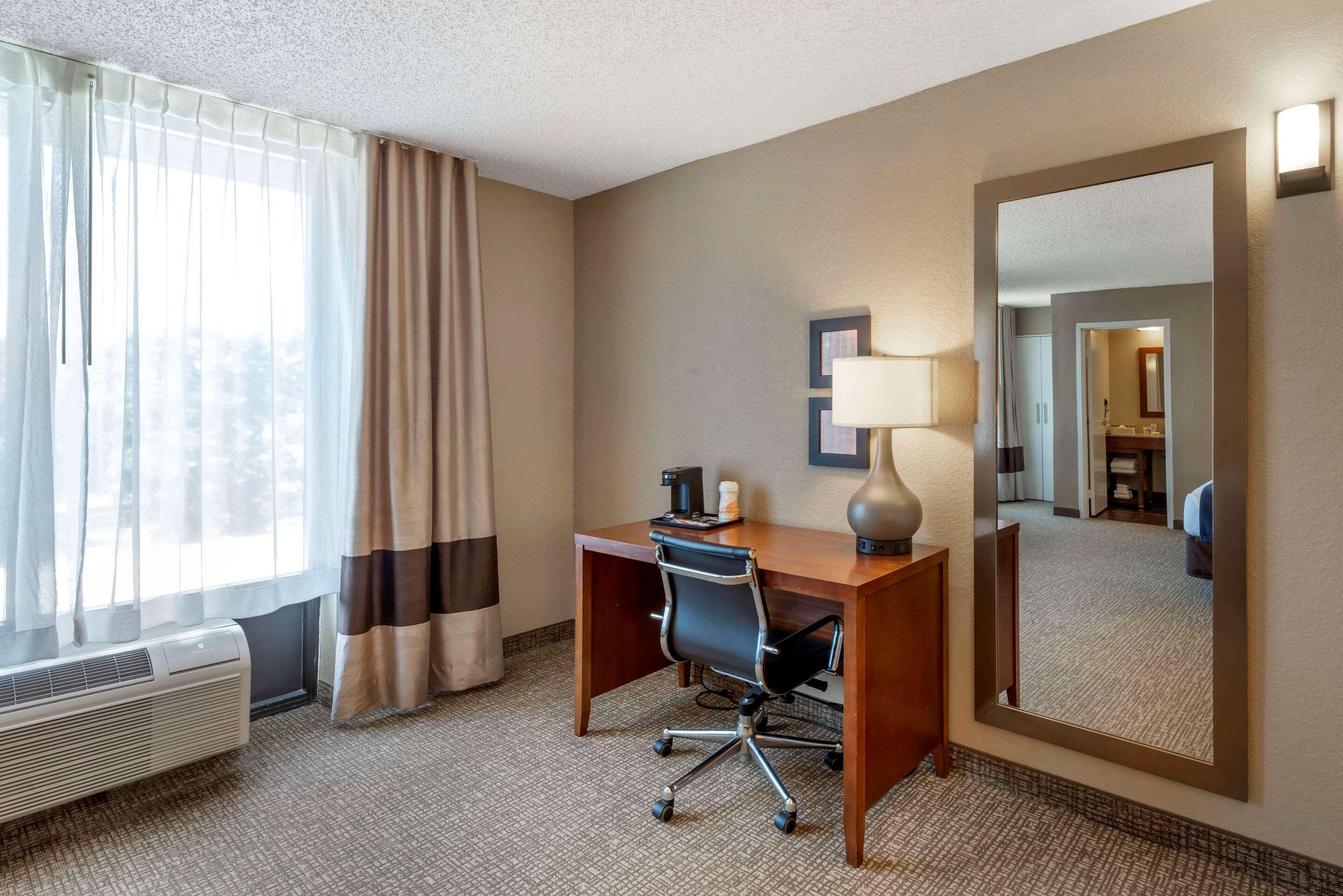 Comfort Elizabeth Near Inn 3*