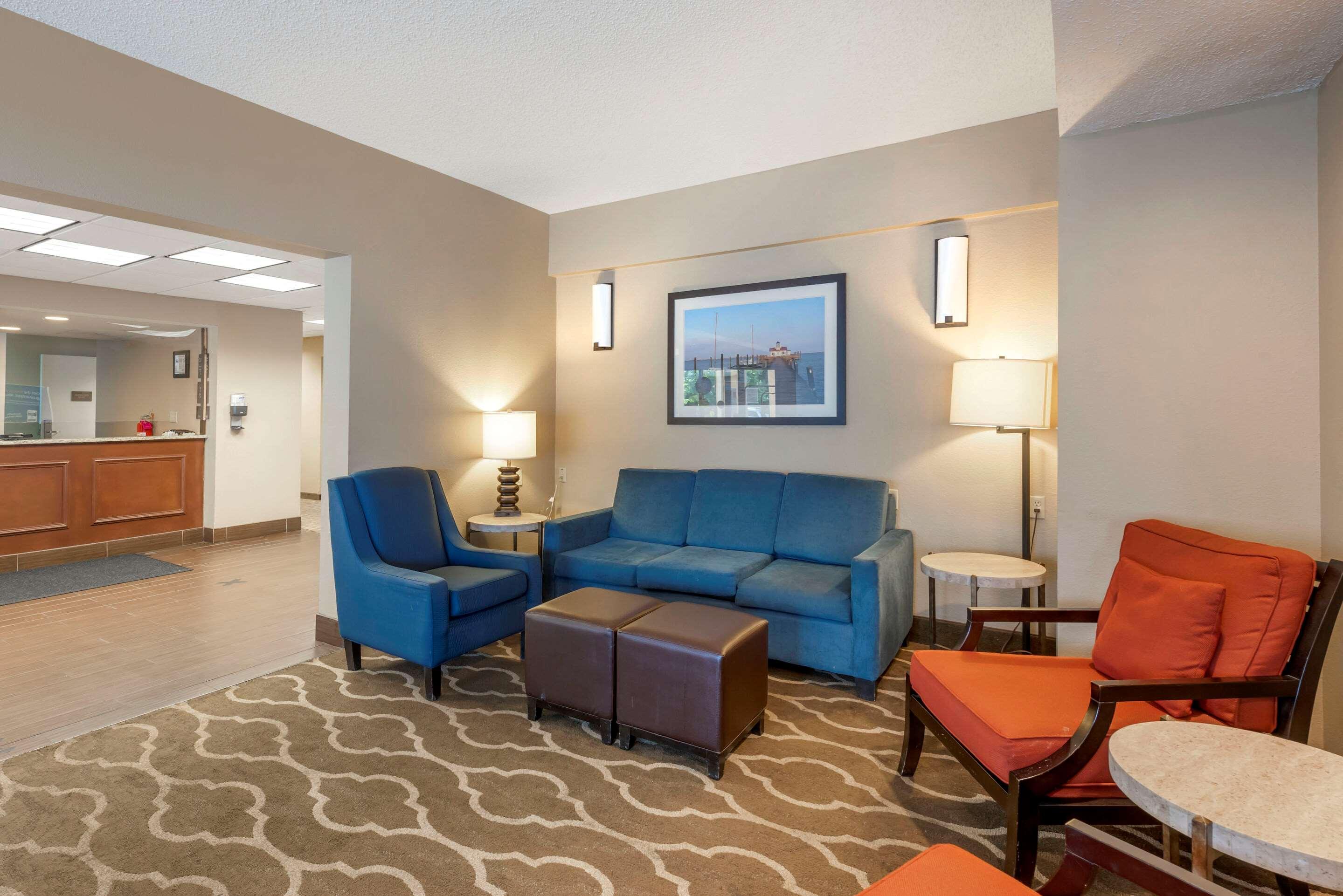 Inn Comfort Elizabeth Near 3*